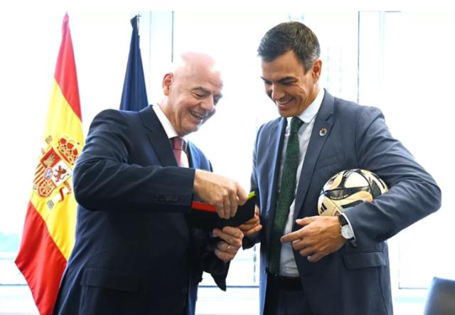 2030世界杯主办权宣布搞偷袭，团结大会下争议几何