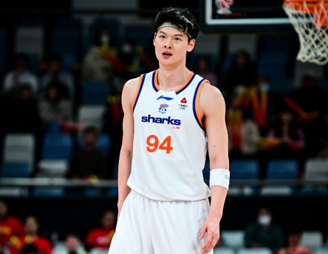NBA直播-本土内线PK!王哲林24+17+9前板完胜周琦 总分超刘炜豪取19连胜